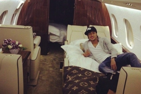 Neymar en el jet privado Twitt 54337668539 54115221152 960 640